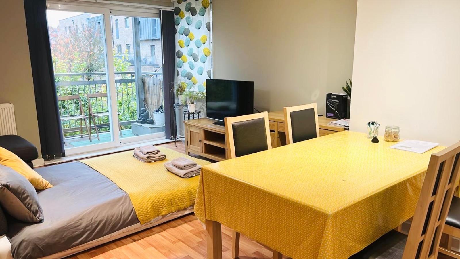 Modern Spacious Retreat Full Fibre Wi-Fi & Free Parking EDI Kültér fotó