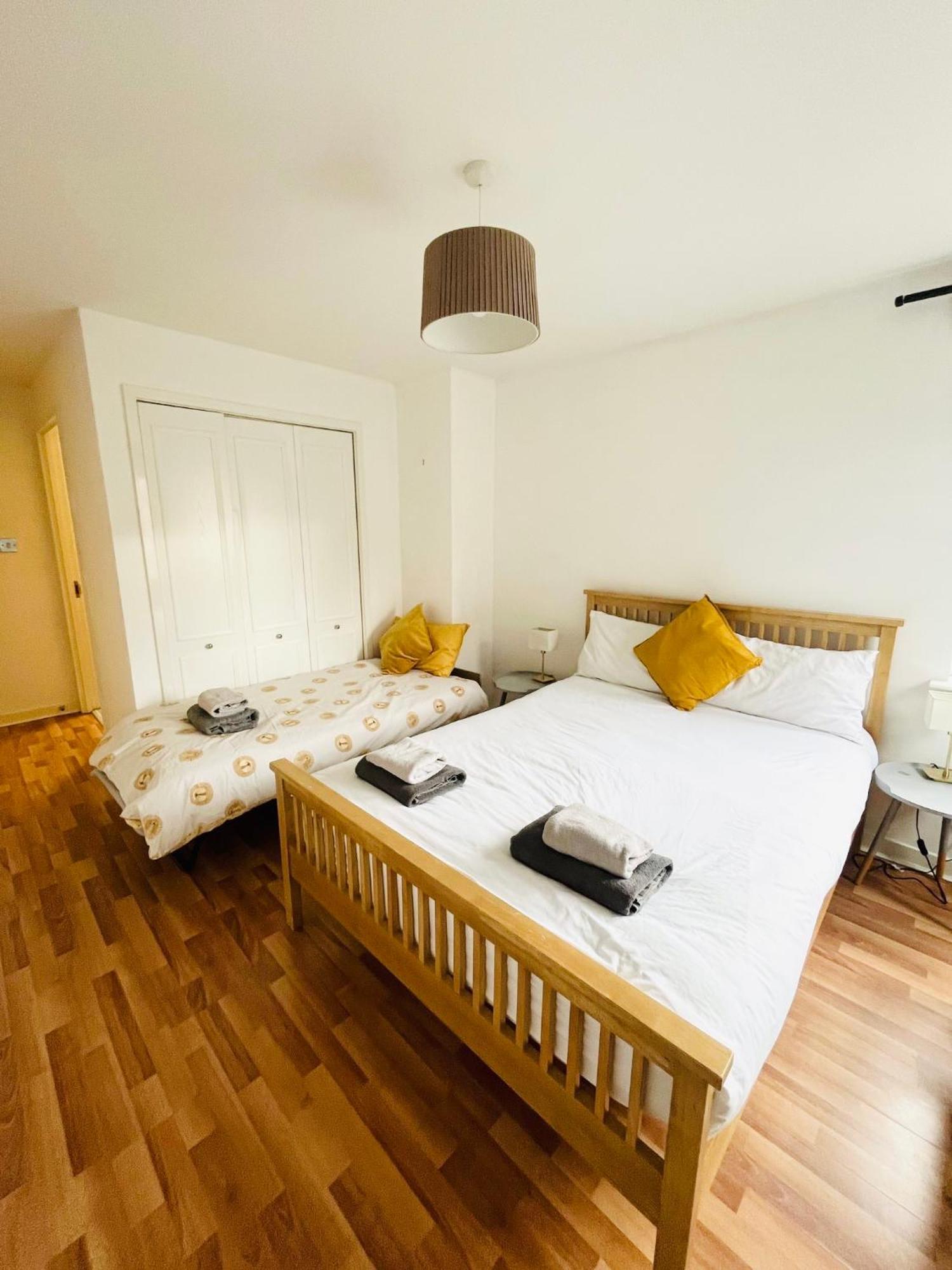 Modern Spacious Retreat Full Fibre Wi-Fi & Free Parking EDI Kültér fotó